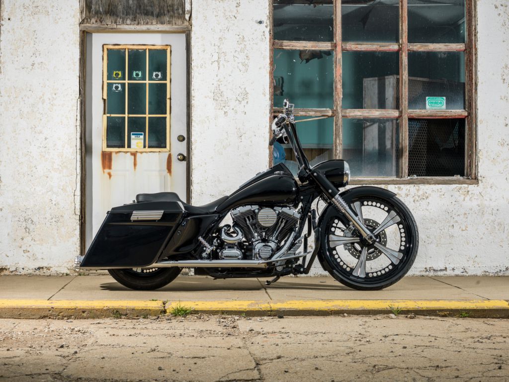 Black1-Custom_Bagger.jpg