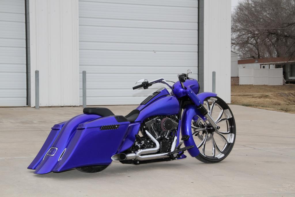 Blue30RoadKing2-Custom_Bagger.jpg