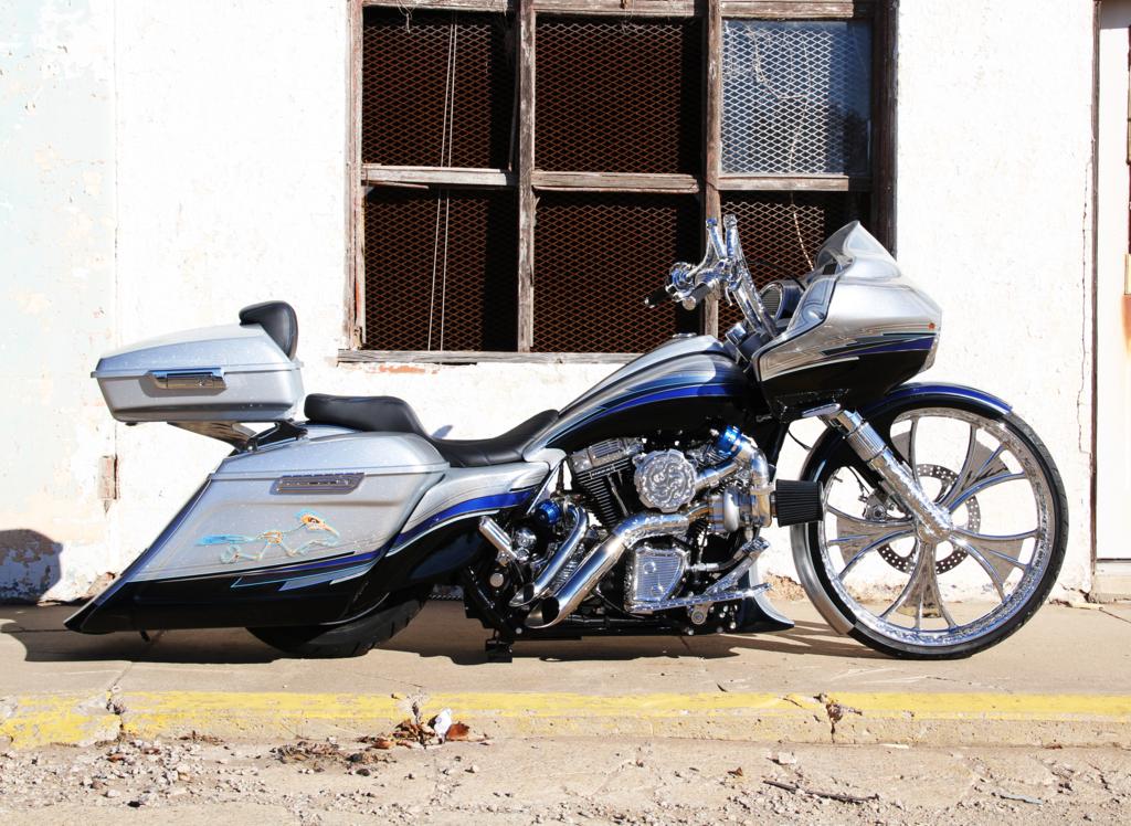 Roadrunner1-Custom_Bagger.jpg