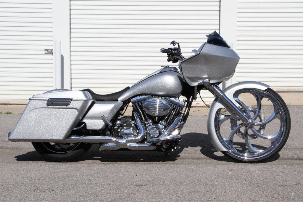 SilverRoadGlide1-Custom_Bagger.jpg