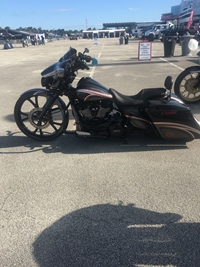 2019BlackOrangeStreetGlide3